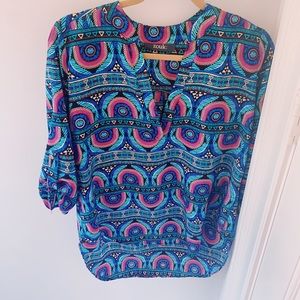 ❎SOLD❎BNWOT💘ZOUK:⭐️WOMEN’S FLOWY V CUT TRIBAL PRINT SHIRT💘